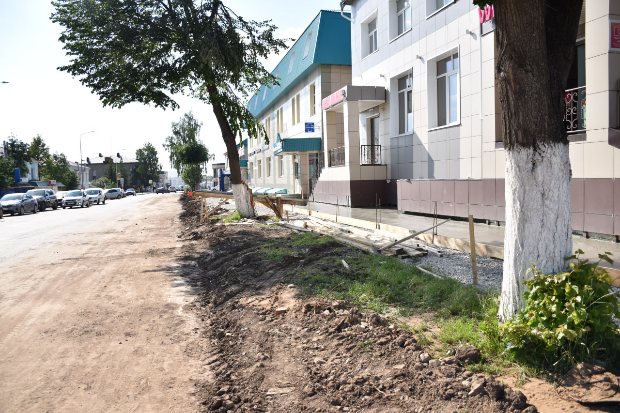 В Кукморе ведутся работы по благоустройству центральной улицы